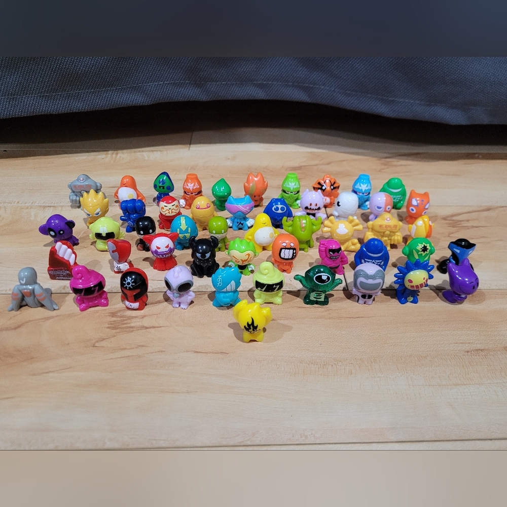 50 Gogo's Crazy Bones (lot 2)